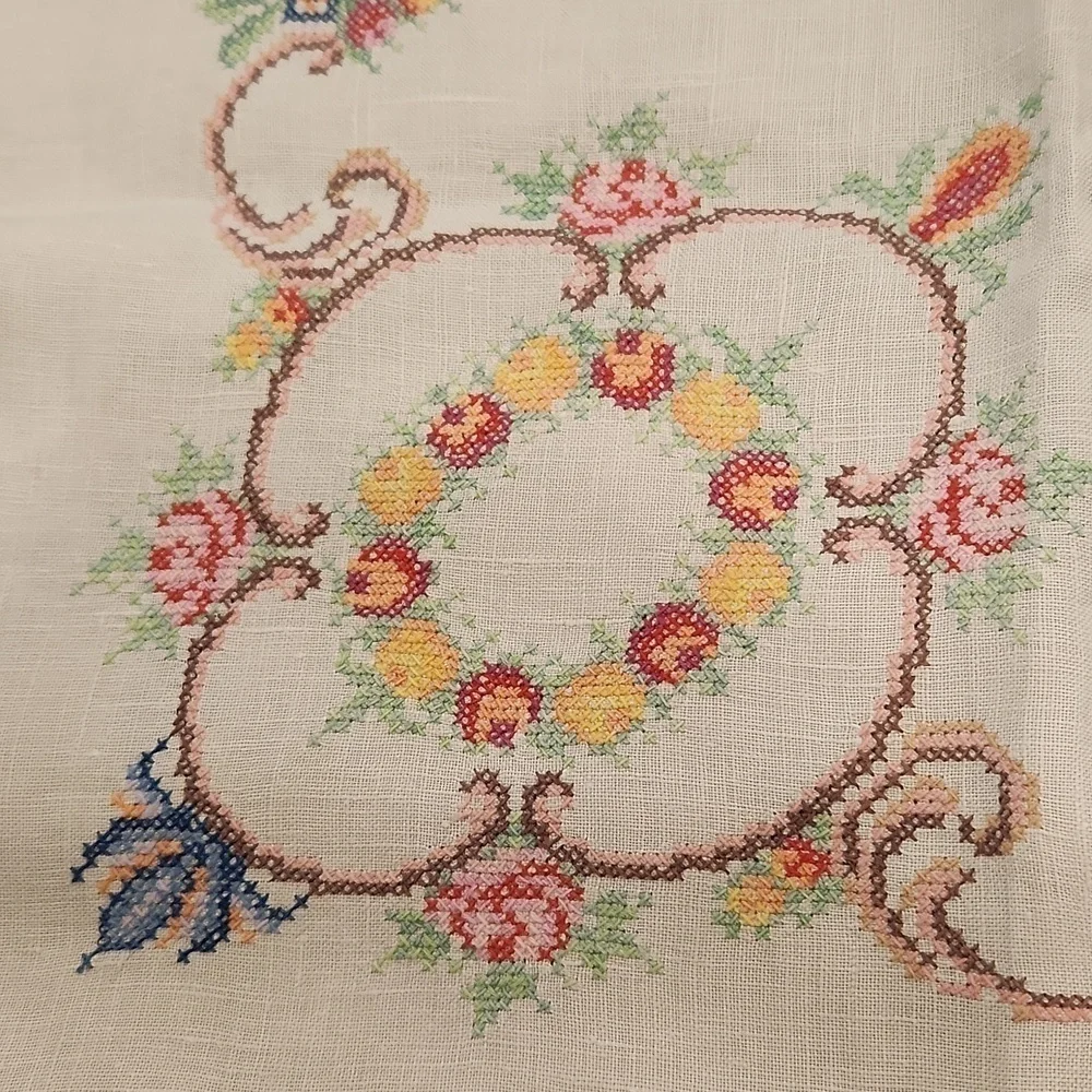 Vtg Cross Stitch Small Table Cover 2 napkins